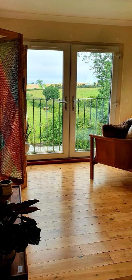 The Sleeping Dog Room At The Grumpy Schnauzer Bnb Huge Room, Luxe Suite, Private Hot Tub, Breakfast, Gym, Games Room, Farm Stay, Amazing Airdrie Exterior foto